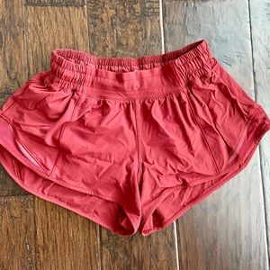 lululemon hotta hot shorts 2.5 inch